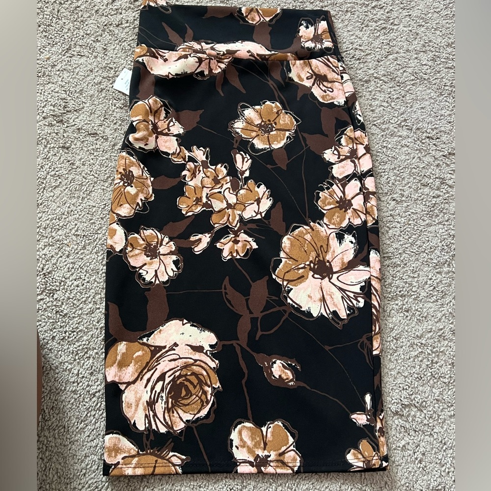brand new. Black floral, pencil skirt.